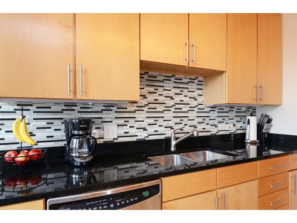 500 E Grant St #1806
