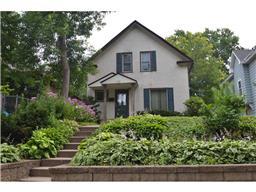 717 36 12 Ave NE