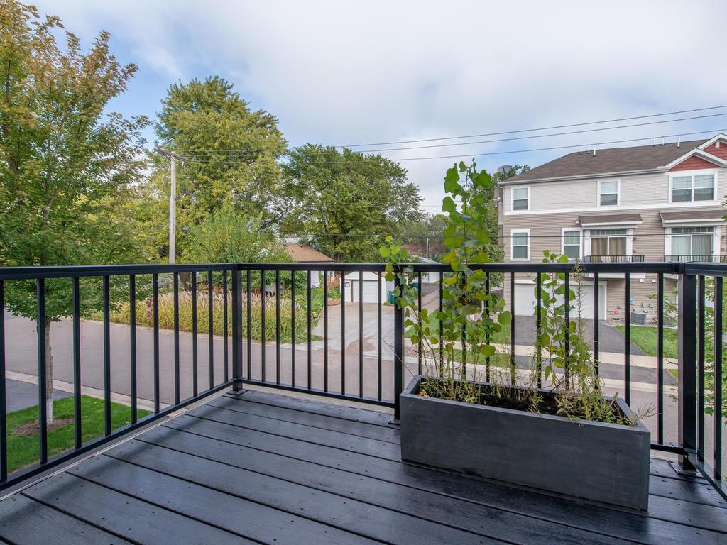 405 Lookout Pl