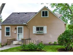 3808 26 12 Ave N