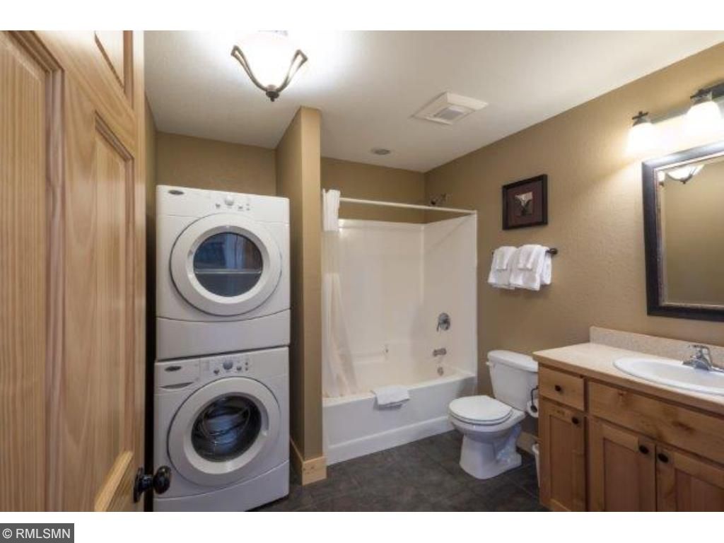 11378 Grouse Loop NW