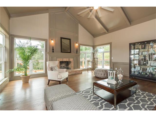 1 Crownhill Ln