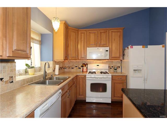 For Sale: 16463 Fullerton Meadows Dr Ballwin, MO 63011