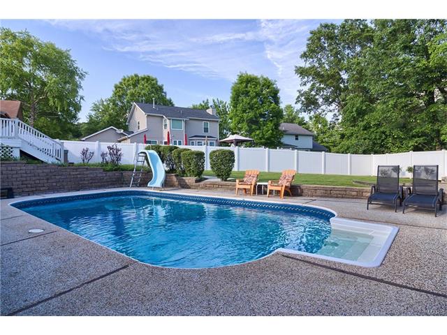 For Sale: 2406 Forest Leaf Pkwy Ballwin, MO 63011