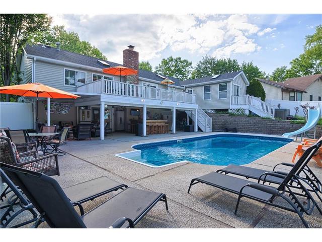 For Sale: 2406 Forest Leaf Pkwy Ballwin, MO 63011