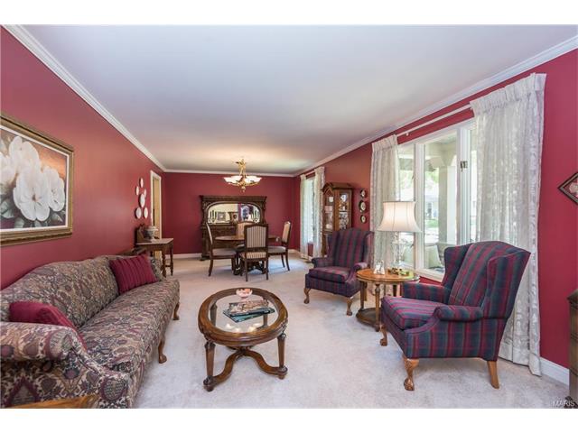 15642 Summerridge Dr, Chesterfield MO 63017