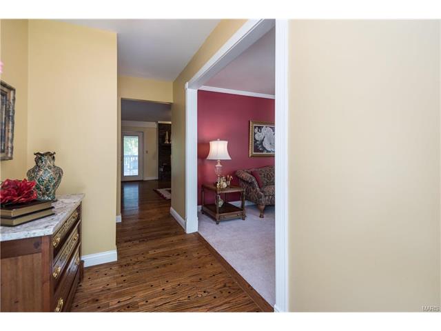 15642 Summerridge Dr, Chesterfield MO 63017