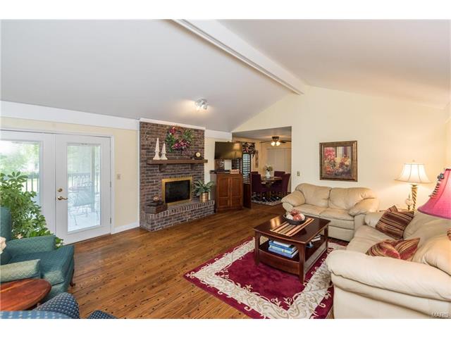 15642 Summerridge Dr, Chesterfield MO 63017