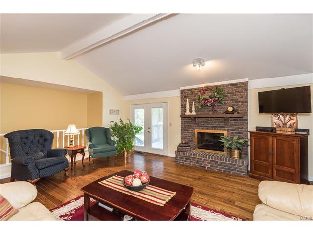 15642 Summerridge Dr, Chesterfield MO 63017
