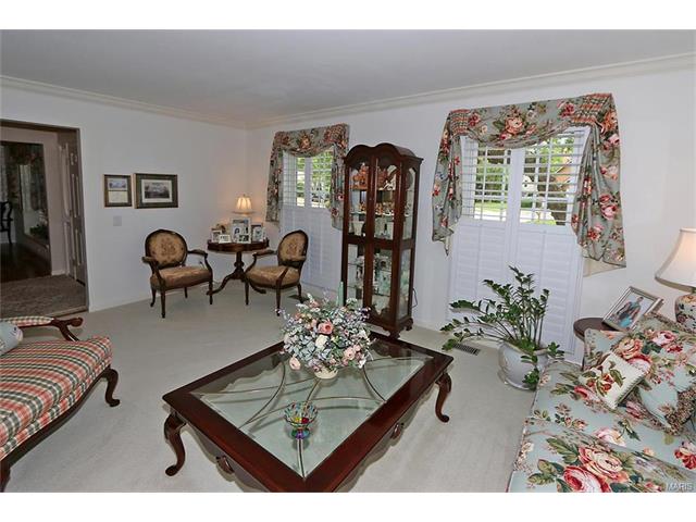 For Sale: 1712 Eldon Ridge Ct Chesterfield, MO 63017