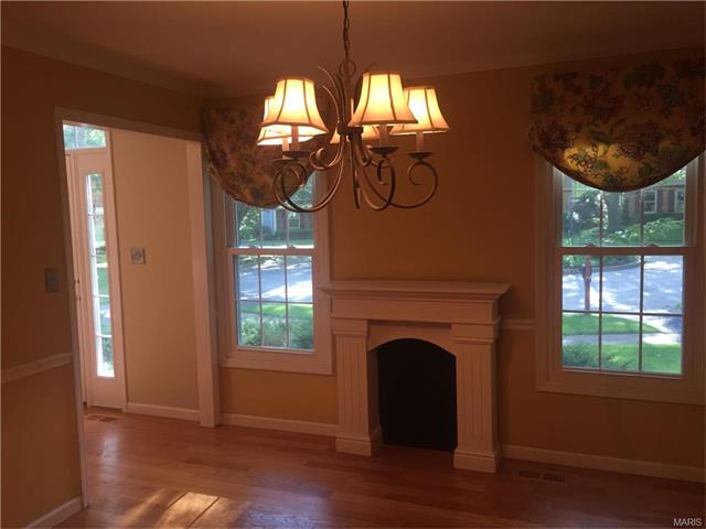 2350 Sportsmen Hl Chesterfield, MO 63017