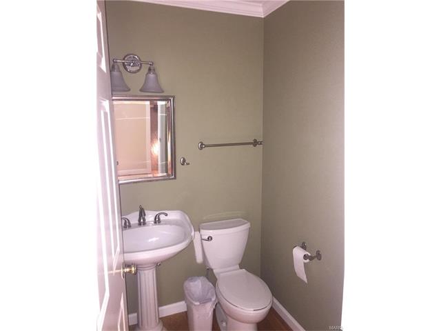 2350 Sportsmen Hl Chesterfield, MO 63017
