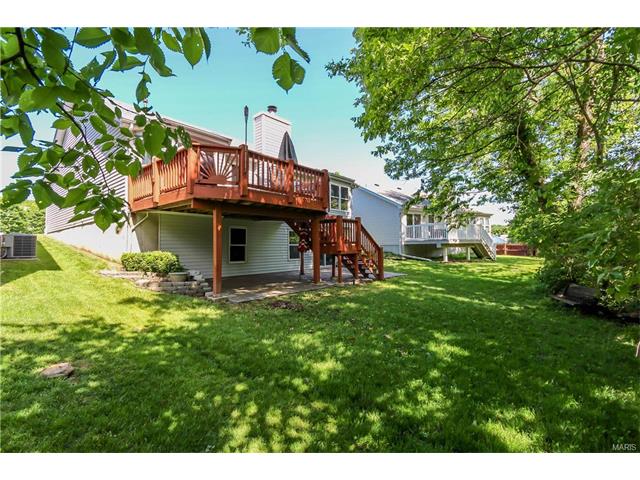 1521 Berry Leaf Ct Ballwin, MO 63021