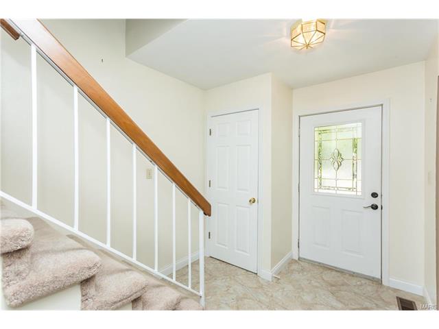 595 Summit Hills Dr, Fenton MO 63026