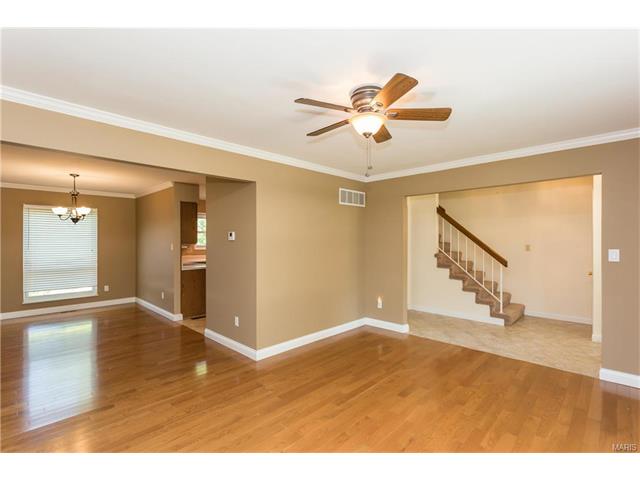 595 Summit Hills Dr, Fenton MO 63026