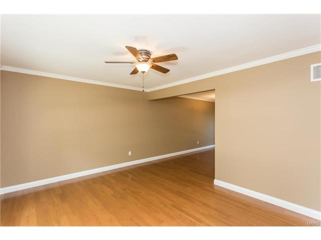595 Summit Hills Dr, Fenton MO 63026