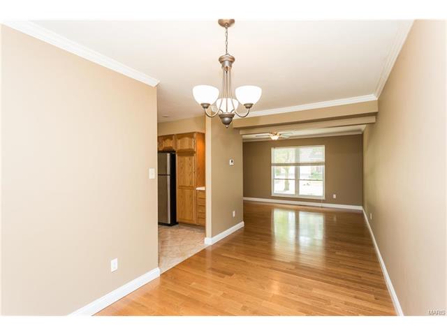 595 Summit Hills Dr, Fenton MO 63026
