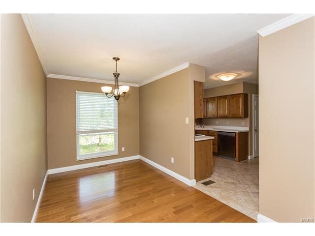 595 Summit Hills Dr, Fenton MO 63026