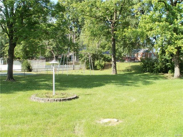 For Sale: 3 Elm Florissant, MO 63031