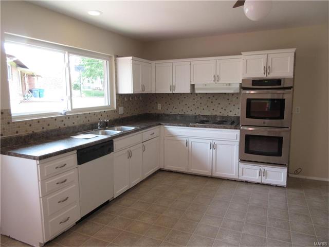 3780 Helmkampf, Florissant MO 63033