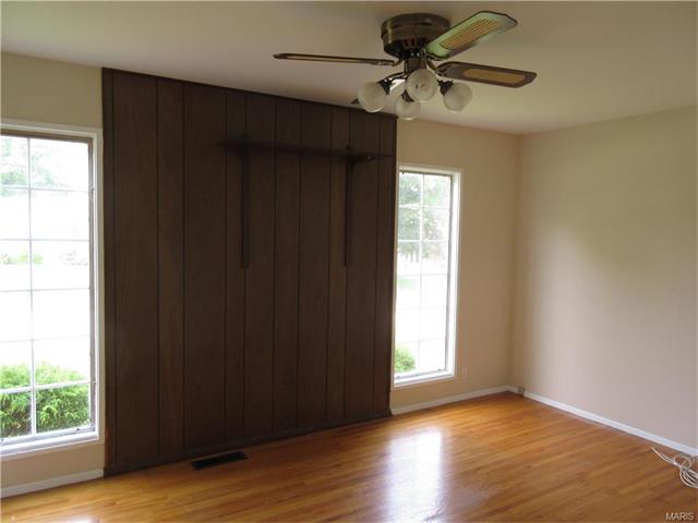 3780 Helmkampf, Florissant MO 63033