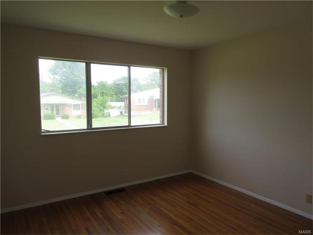 3780 Helmkampf, Florissant MO 63033
