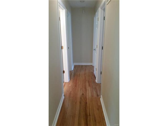 1821 Schulte Hl Maryland Heights, MO 63043