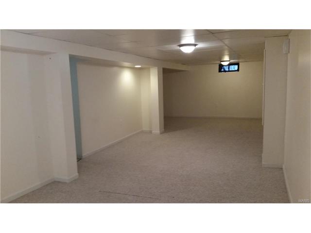 1821 Schulte Hl Maryland Heights, MO 63043