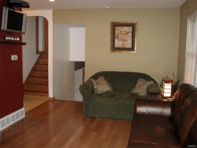 For Sale: 3230 Bristol Hall Dr Bridgeton, MO 63044