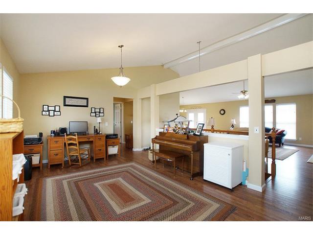 924 Bridgeview Ct