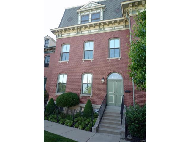 For Sale: 1409 Vail Pl Saint Louis, MO 63104