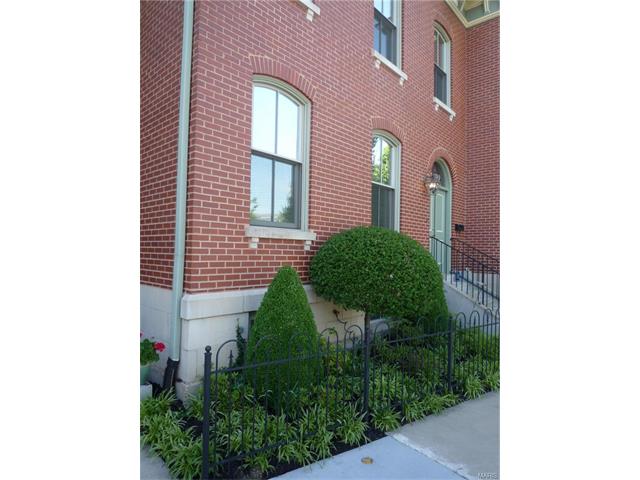 For Sale: 1409 Vail Pl Saint Louis, MO 63104