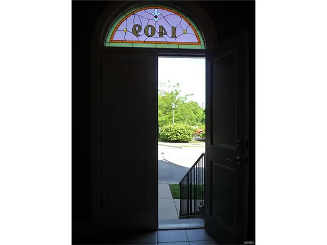 For Sale: 1409 Vail Pl Saint Louis, MO 63104