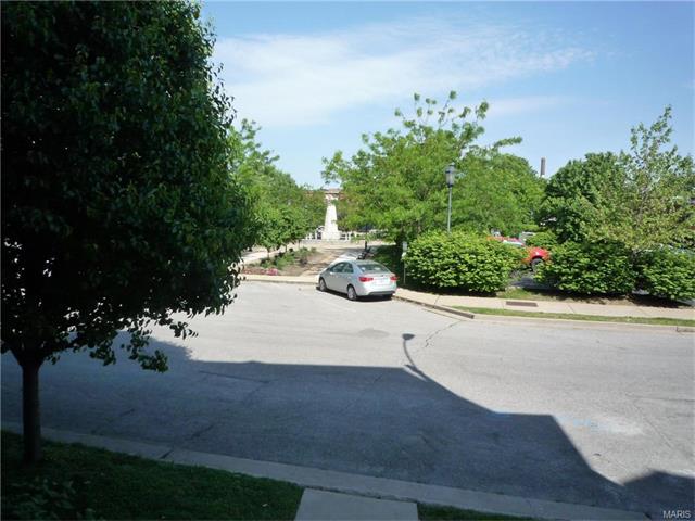 For Sale: 1409 Vail Pl Saint Louis, MO 63104