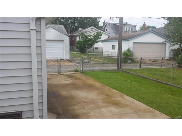 5417 Sunshine Dr, Saint Louis MO 63109