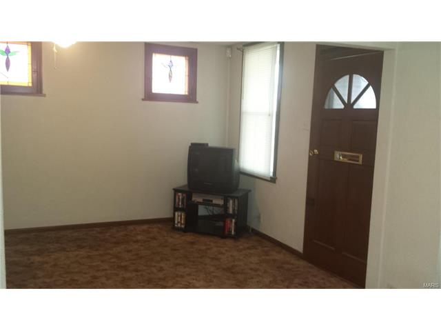 5417 Sunshine Dr, Saint Louis MO 63109