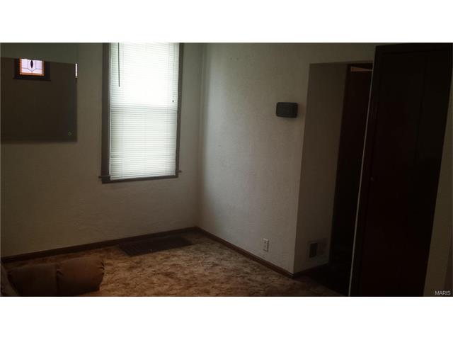 5417 Sunshine Dr, Saint Louis MO 63109