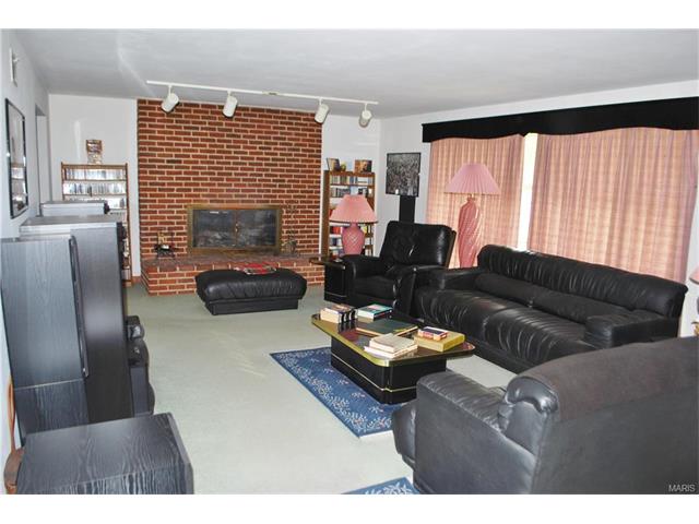 10102 Thorpe Ave Saint Louis, MO 63114