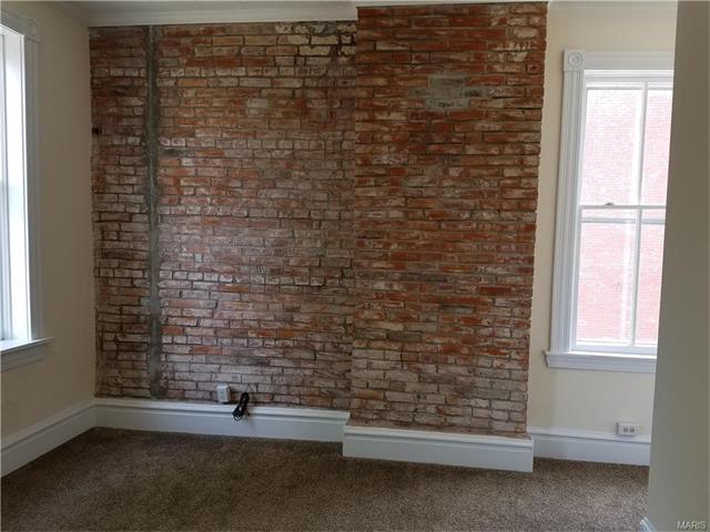 2110 Stansbury St Saint Louis, MO 63118
