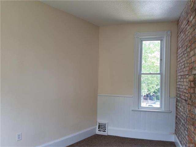 2110 Stansbury St Saint Louis, MO 63118