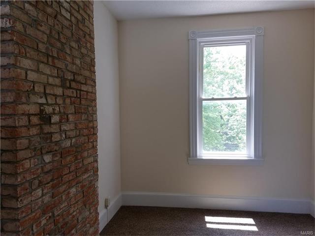2110 Stansbury St Saint Louis, MO 63118