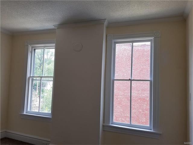 2110 Stansbury St Saint Louis, MO 63118
