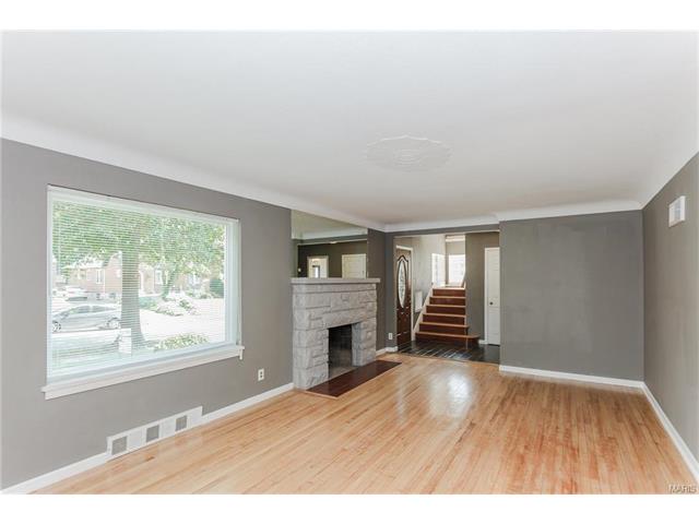 3049 Delavan Dr