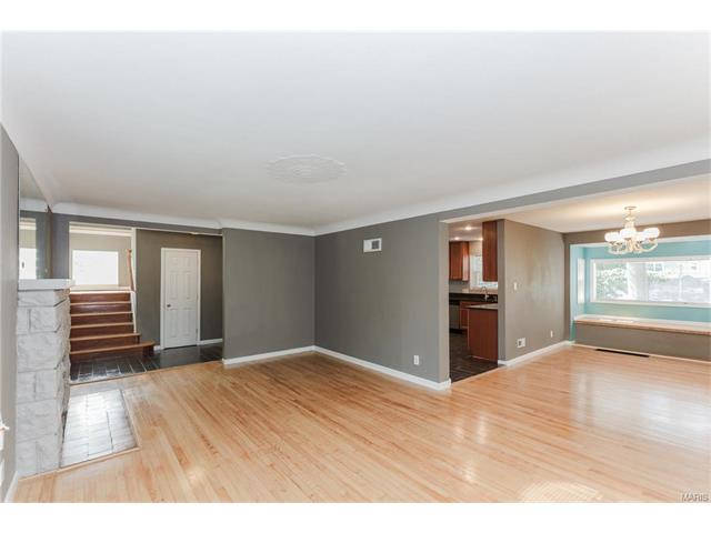 3049 Delavan Dr
