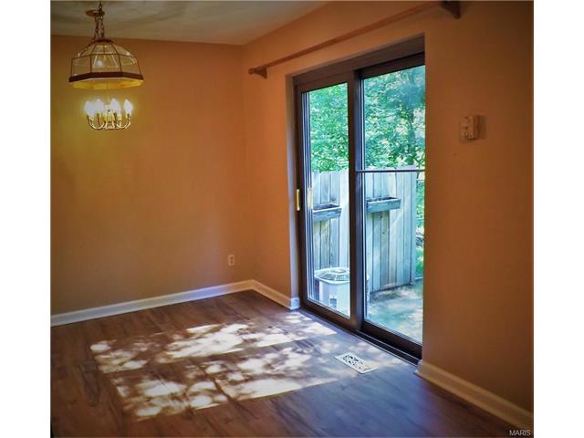 321 Barrington Sq #APT H, Saint Louis MO 63122