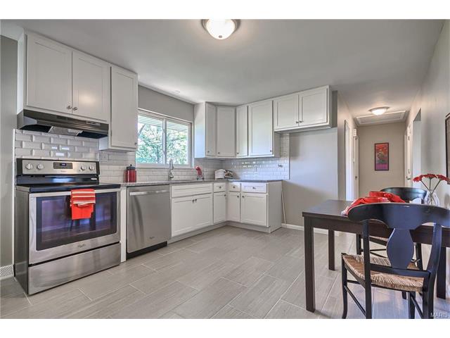 For Sale: 10552 Crecelius Dr Saint Louis, MO 63123