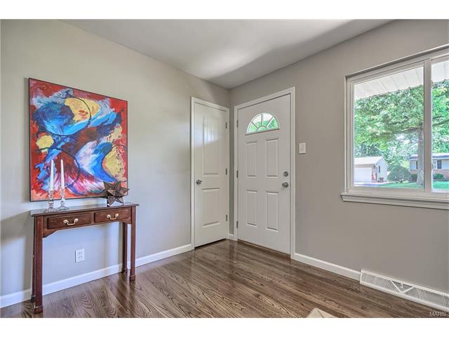 For Sale: 10552 Crecelius Dr Saint Louis, MO 63123