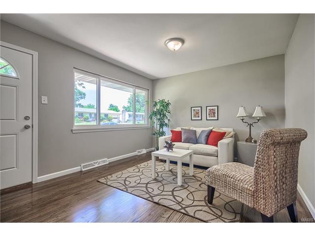For Sale: 10552 Crecelius Dr Saint Louis, MO 63123