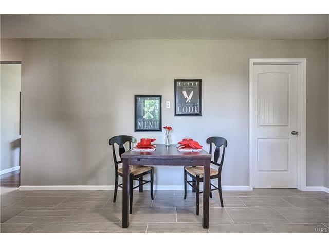 For Sale: 10552 Crecelius Dr Saint Louis, MO 63123