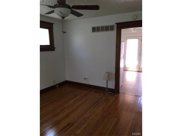 144 W Velma Ave, Saint Louis MO 63125